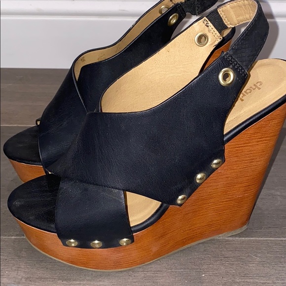 studded platform wedge heels!!🤩 normal wear/ used - Picture 2 of 4